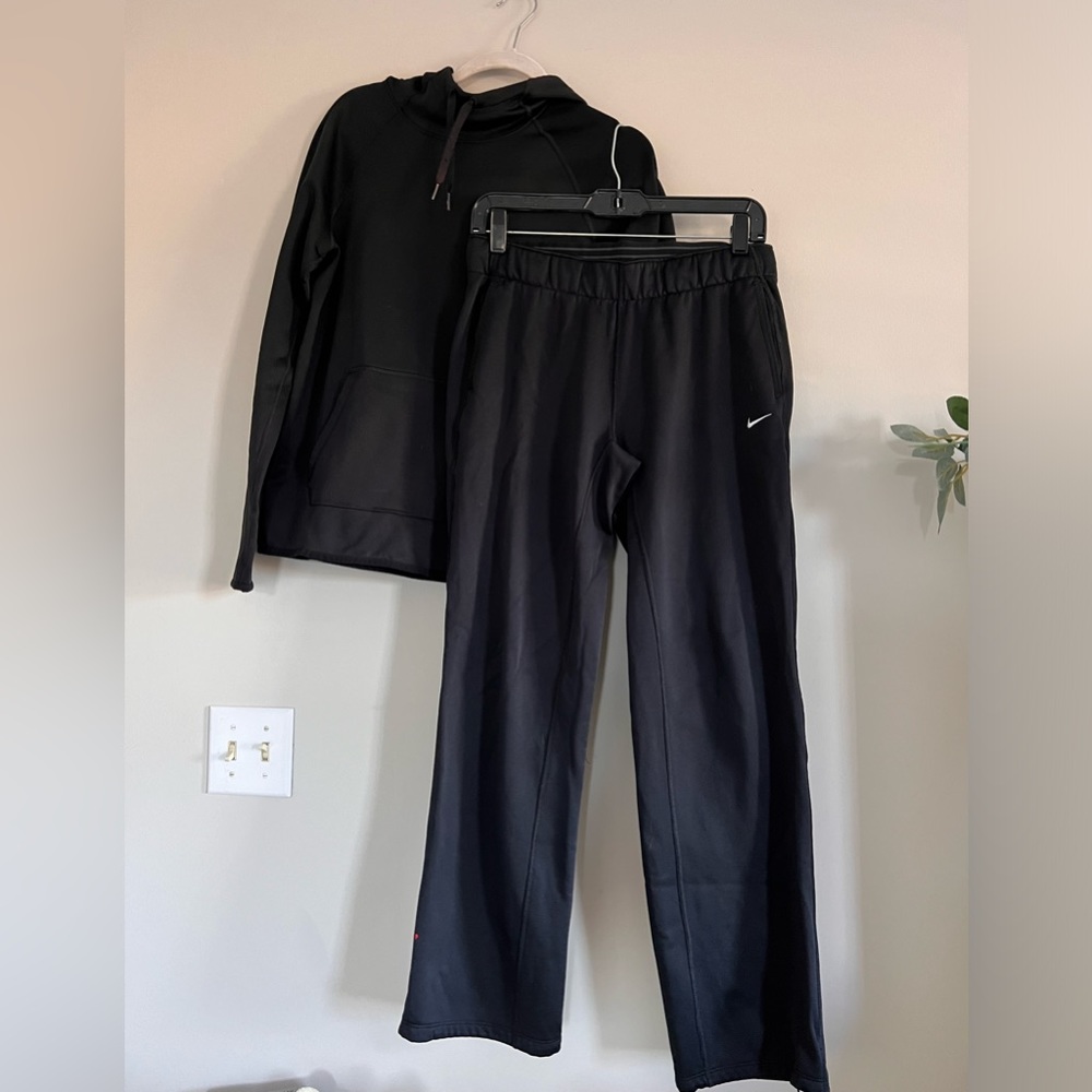 Black Nike Sweatshirt & Sweatpants Set